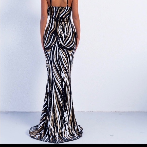 NWT v Sequin party dress - Picture 4 of 8